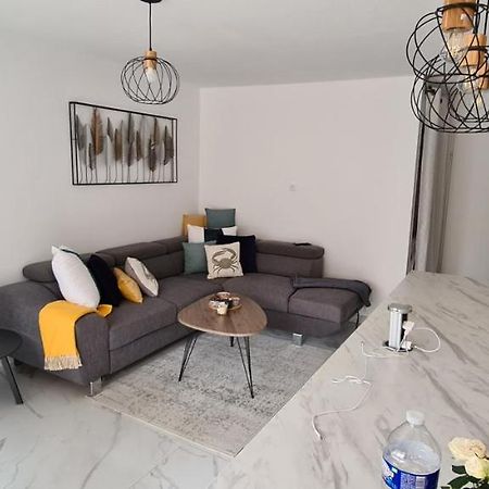 En Exclusivite T3 A 2 Pas Des Plages De St Raphael Saint-Raphael  Exterior photo